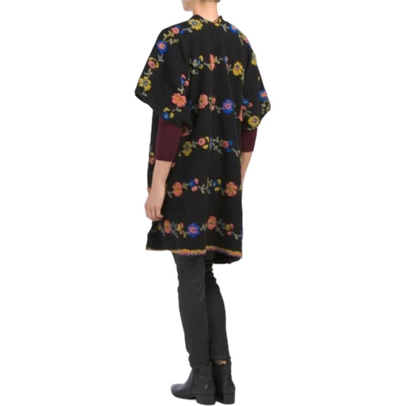 NWT IPERICO Made In Italy Wool Shawl Black Floral
Kimono Cardigan Sweater - Picture 2 of 6